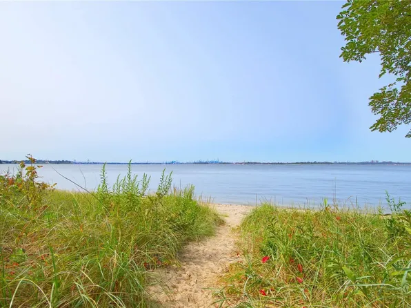 92 Old House Lane, Sands Point, NY 11050