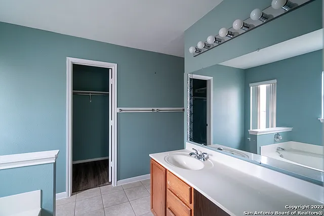 22047 Kenton Knl — Photo 22