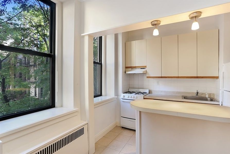 2nd image of 232 E 40th St APT 4C