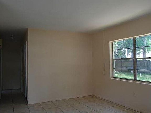 4th image of 608 W 12th St