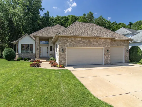 418 Oak Creek Dr S, Vadnais Heights, MN 55127