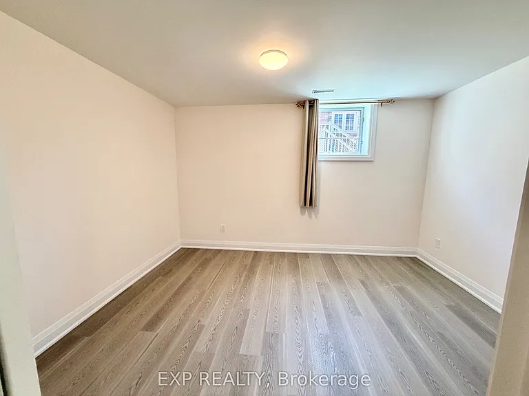 343 Chester Le Blvd #LOWER — Photo 3