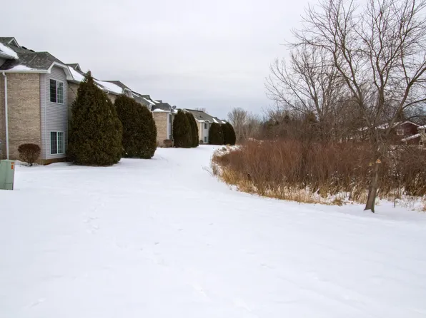 6924 S Rolling Meadows Ct #102, Oak Creek, WI 53154