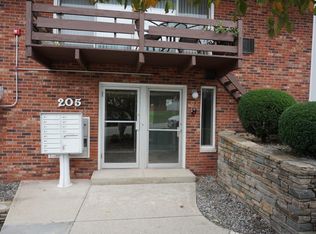 205 Brayton Ave APT 8, Cranston, RI 02920