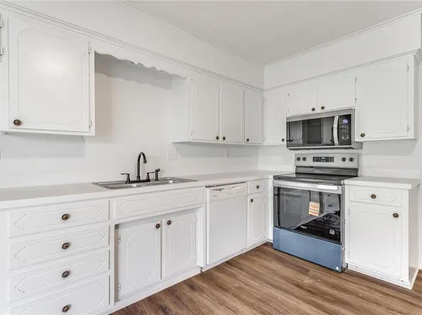 1410 W Bishop Dr, Rogers, AR 72756