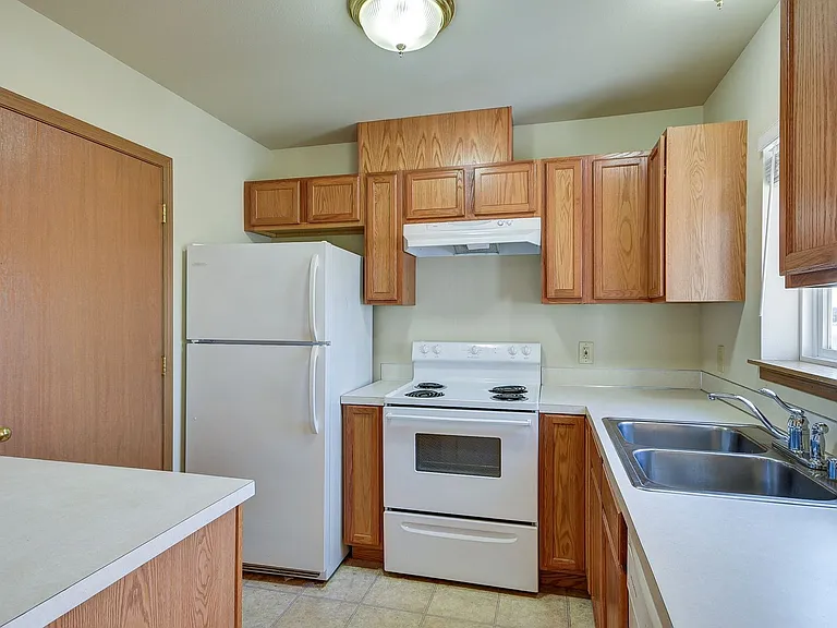 M0833 Arbor Terrace Condo's — Photo 31