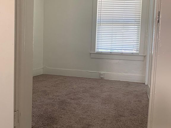4th image of 105 Hawthorne Ave #2