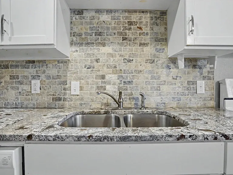 15351 W Highway 66 Hwy #E — Photo 10