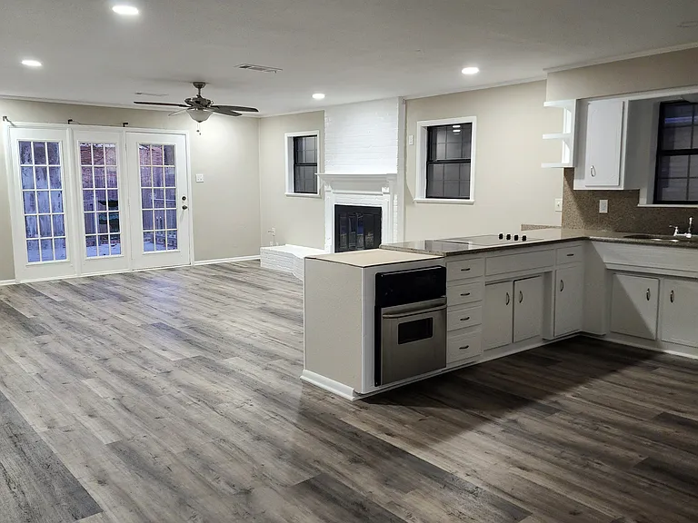 1421 Blanton Pl — Photo 2