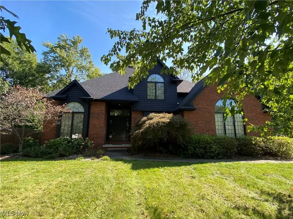 4079 Greenridge Dr, Uniontown, OH 44685