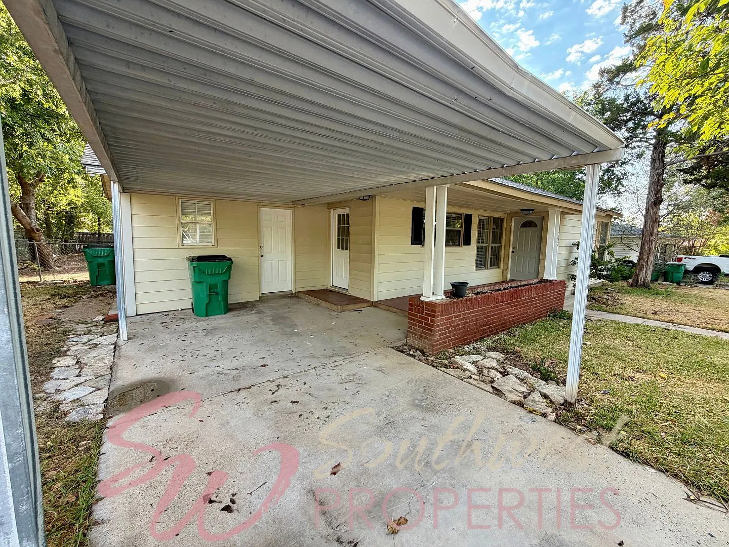 3 bed, 1.0 bath, 1253 sqft, $1,800 — Photo 3