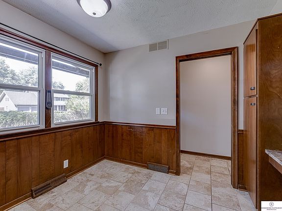 3rd image of 11641 Douglas St