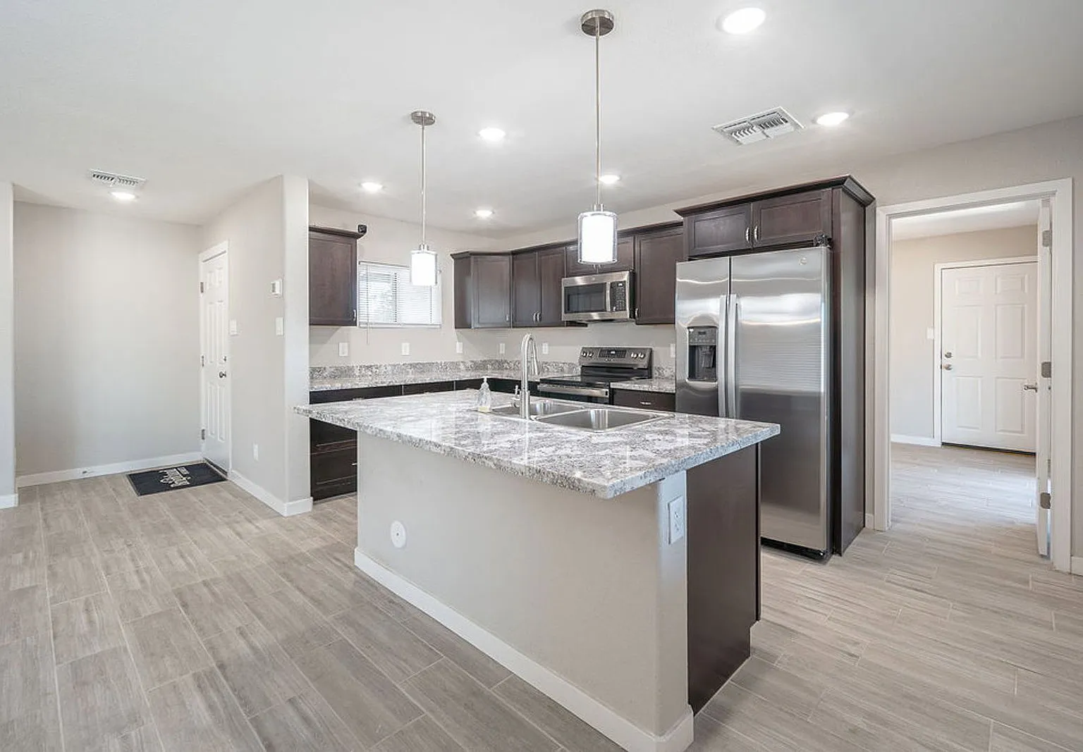 4 bed, 3.0 bath, 1847 sqft, $2,100 — Photo 1