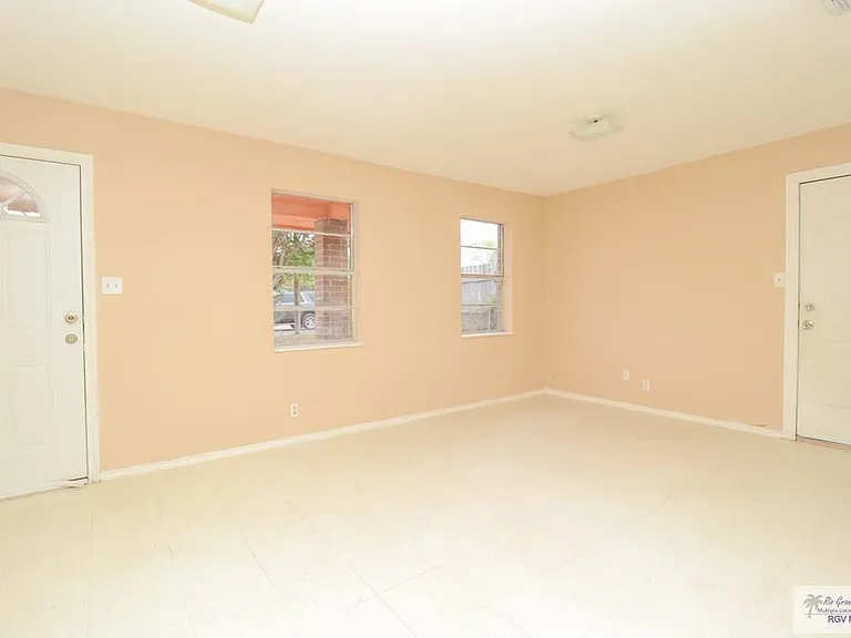 6219 Tecate Dr — Photo 2