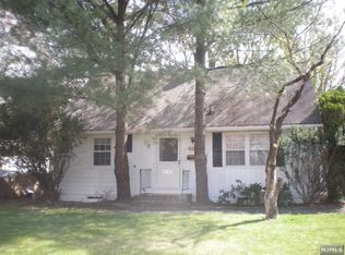 618 Grove St, Ridgewood, NJ 07450