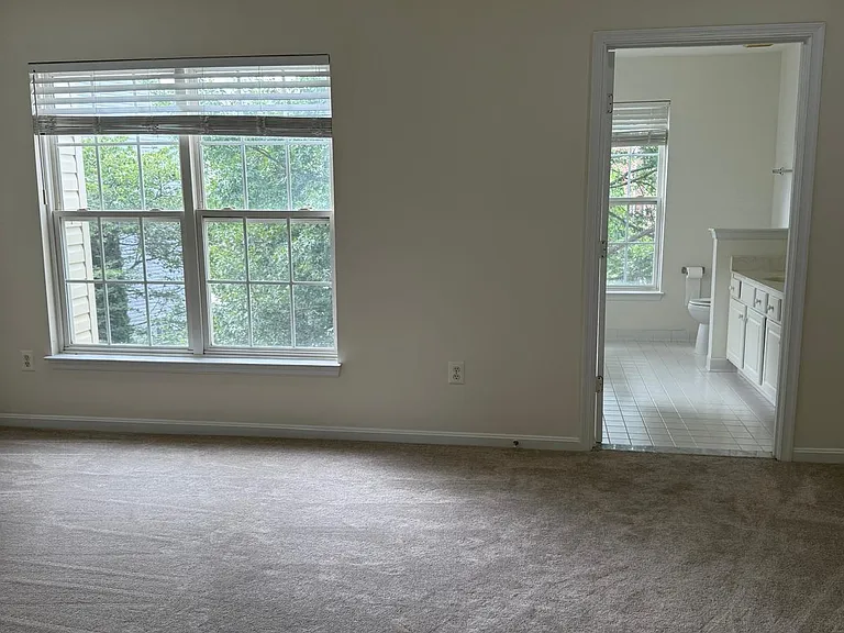 13129 Park Crescent Cir — Photo 37