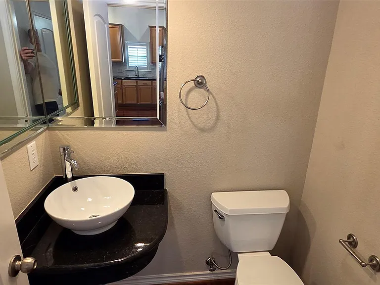 1624 Utah St — Photo 15