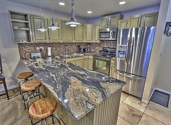 4th image of 1401 Woodside Ave #208
