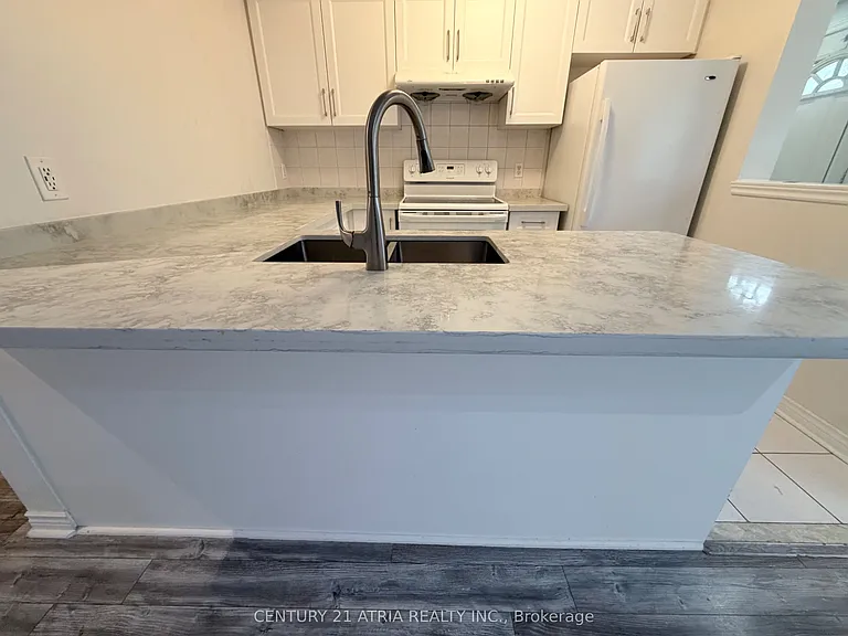 18 Clark Ave W #54 — Photo 4