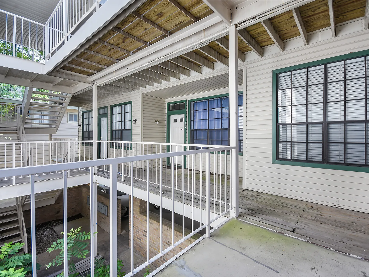 2300 Leon St Apt 204 — Photo 4