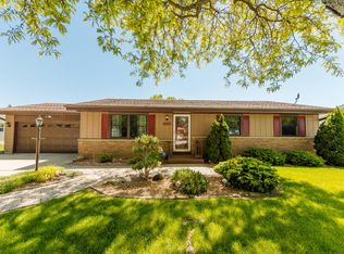 7510 S Riverview Rd, Franklin, WI 53132