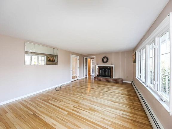 5th image of 15 Bradford St