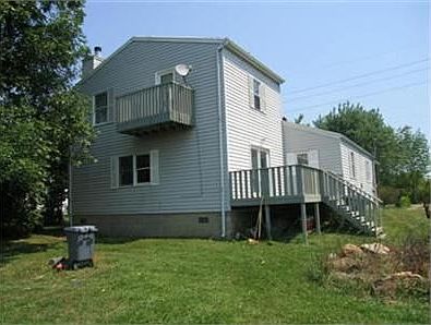 3rd image of 801 Calumet Ln