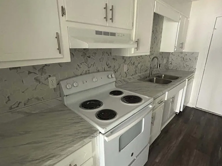 4 Brookwood Cir — Photo 11