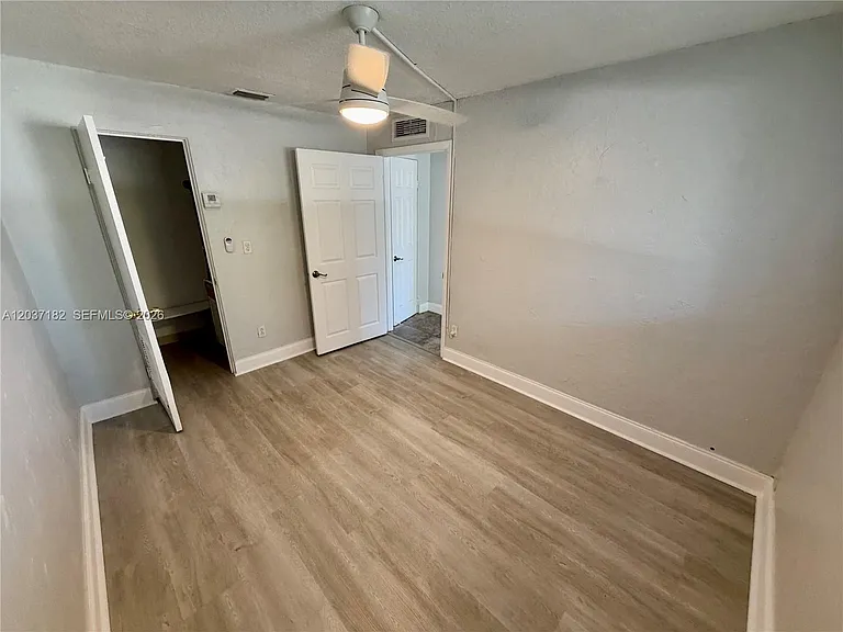 2809 NE 6th Ln #2809 — Photo 12