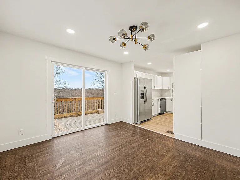 195 Sherman Ave — Photo 7