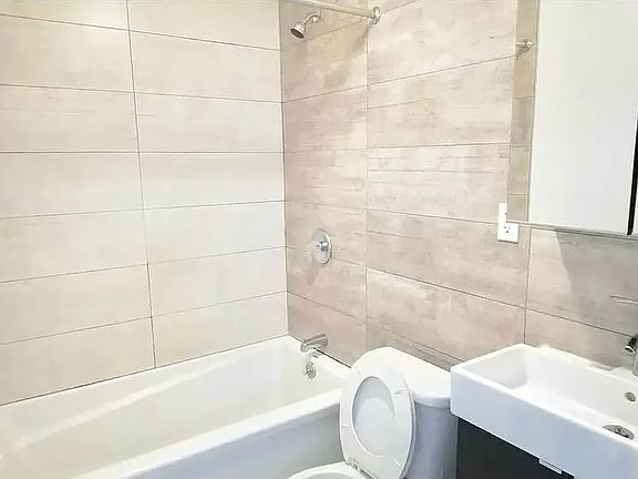 5th image of 2372 Pacific St #1H