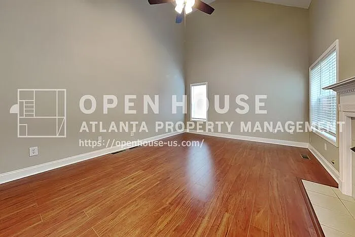 4 bed, 2.5 bath, 3648 sqft, $2,400 — Photo 4