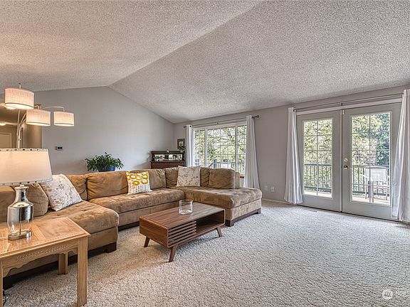 5th image of 6812 Bentley Circle NE
