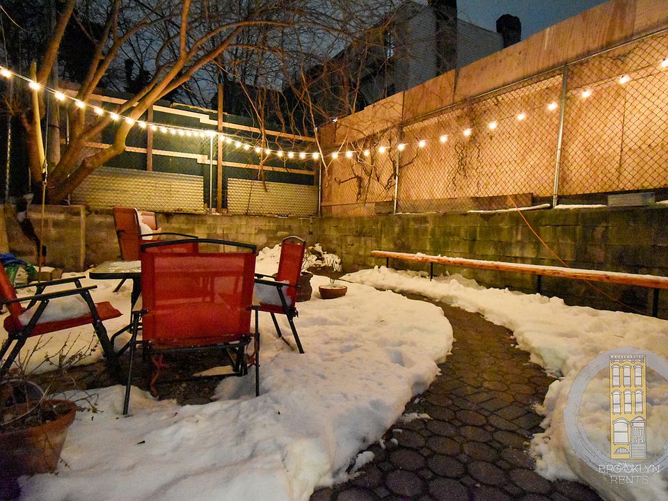 1st image of 427 Tompkins Ave APT 1