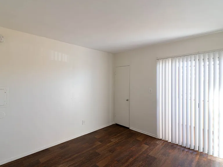 8123 - Sepulveda Apartments — Photo 20
