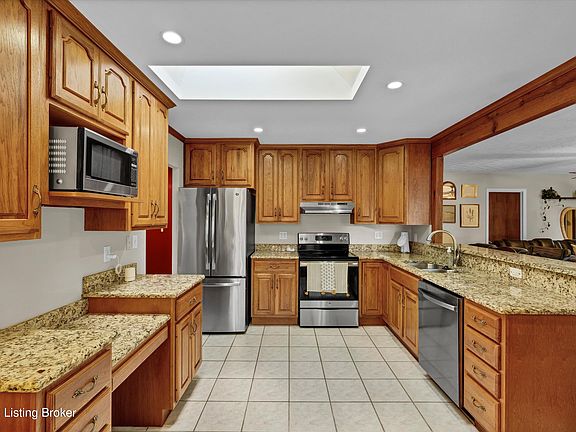 5th image of 3612 Rosemont Ct