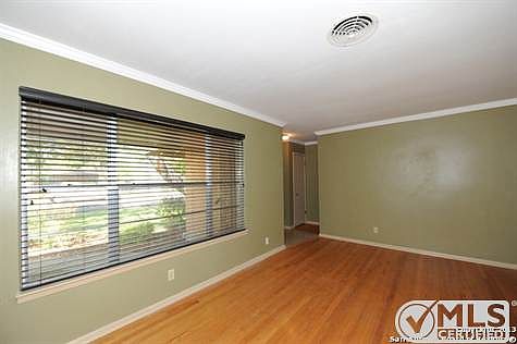 4th image of 210 Tammy Dr