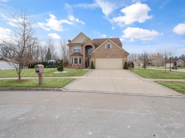 11889 Lakepointe Dr, Taylor, MI 48180