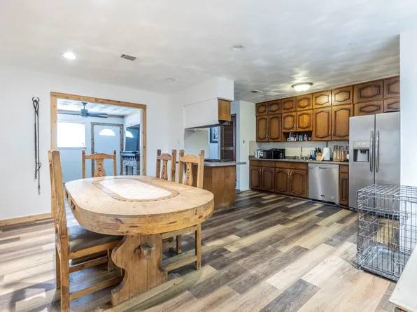 821 Belaire Dr, Burleson, TX 76028