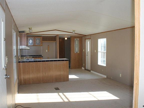 3rd image of 140 Adam Dr
