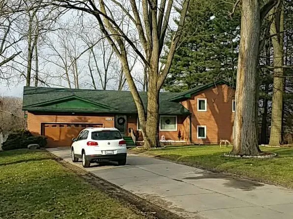 24145 Lee Baker Dr, Southfield, MI 48075