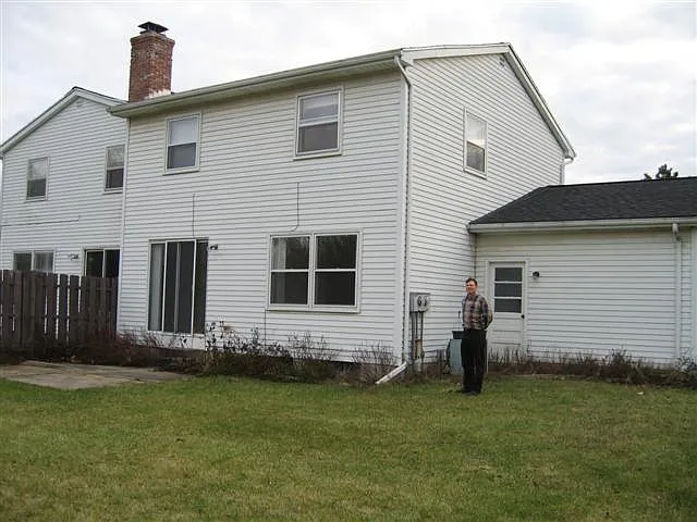 4 bed, 1.5 bath, 1350 sqft, $1,945 — Photo 2