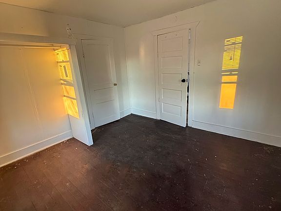 3rd image of 445 Southport Rd