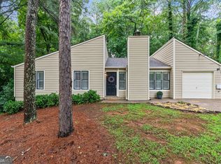 302 Apple Valley Ct, Woodstock, GA