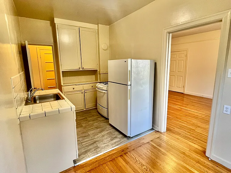 1450 Chestnut St #204 — Photo 6