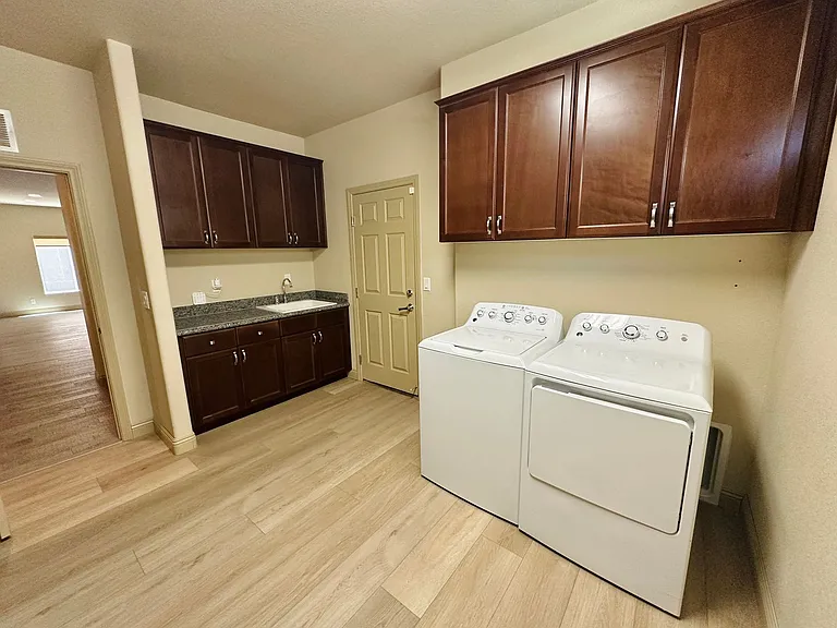 9842 Russian Hill St — Photo 28