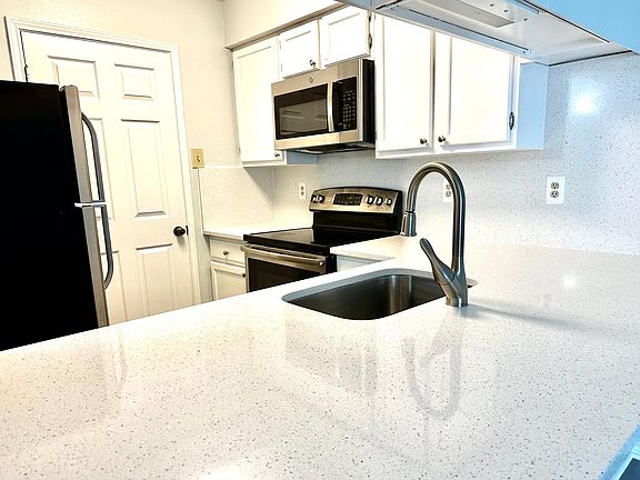 4th image of 1504 Lincoln Way APT 139