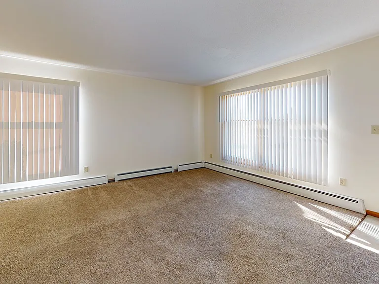 Kenny Avenue Apartments — Photo 2