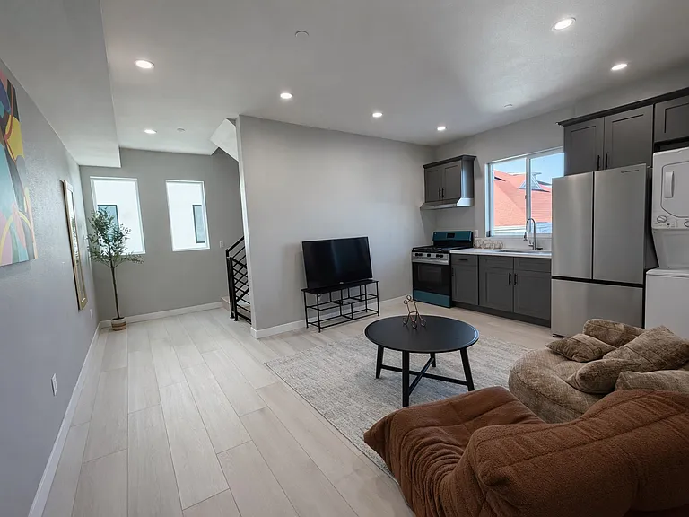 1328 Magnolia Ave — Photo 8