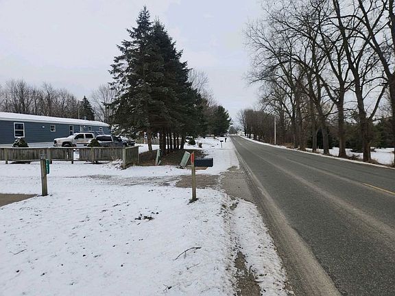 Exterior Neighborhood (street photo)